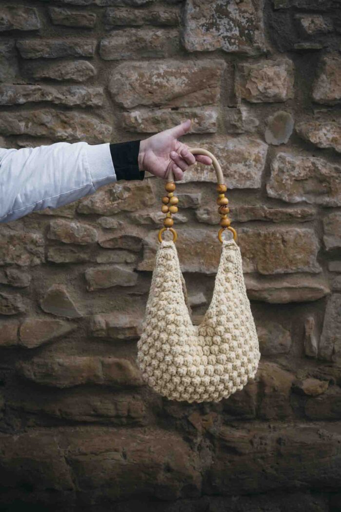 Bolso de ganxet amb nansa de fusta