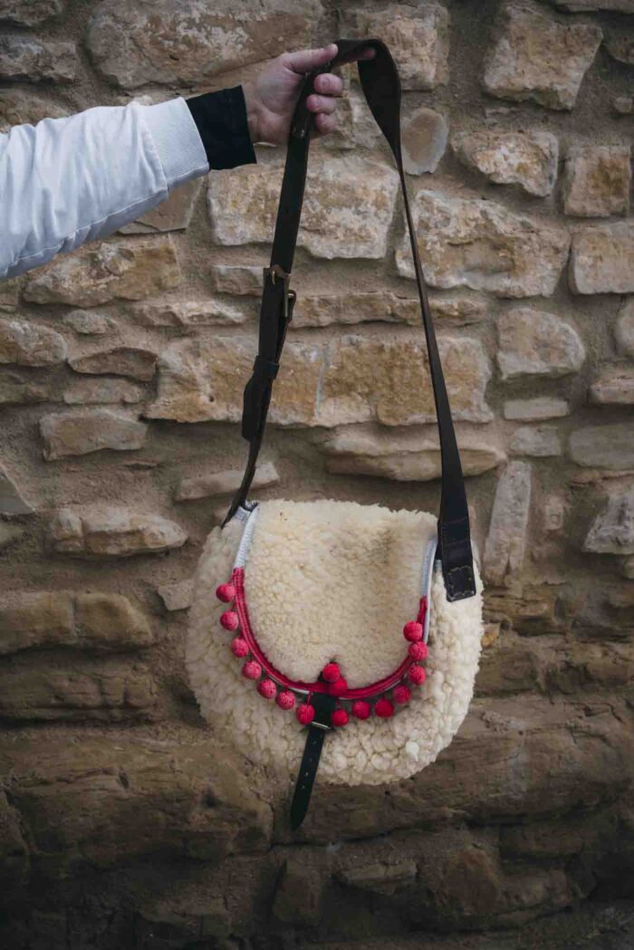 Bolso de pell amb detall vermell