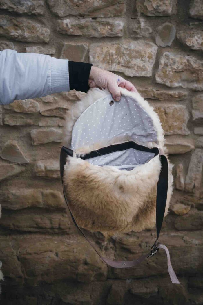 Bolso de pell amb detall vermell - Imatge 2